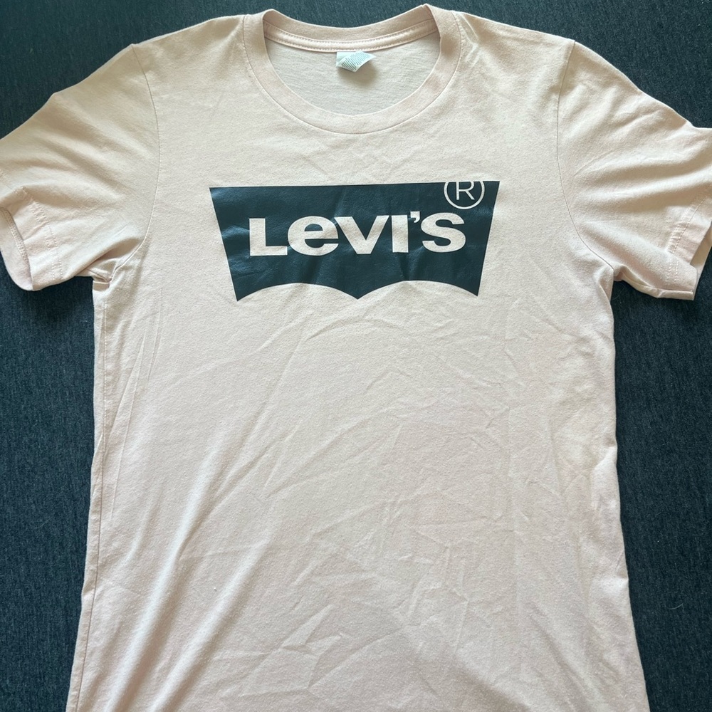 Levi’s Pinkish Short Sleeve Tee